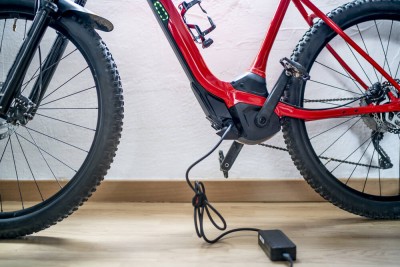A mistake can cause a fire in an e-bike, follow these tips to protect yourself