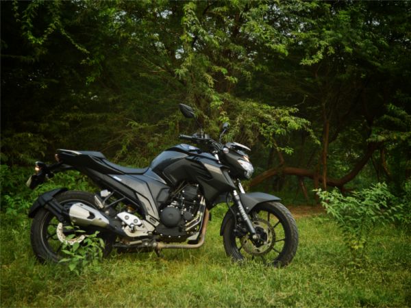 Yamaha FZ25 Review: Featuring the Amazing Super Bike of its time