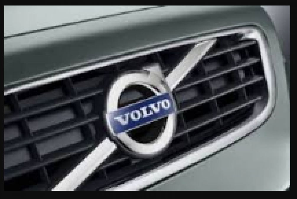 Volvo launches first petrol car in premium small SUV segment