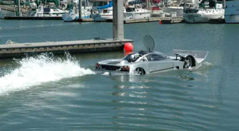 जमीन और पानी में इस कार की स्पीड उड़ा देगी आपके होश
