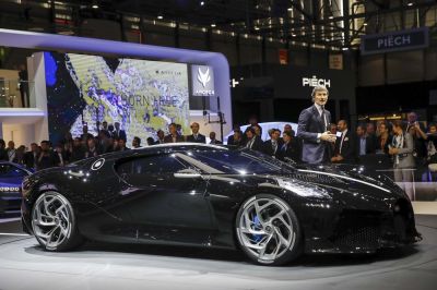 Bugatti La Voiture Noire-2 is the luxury car, added big glory of the garage of these Indians