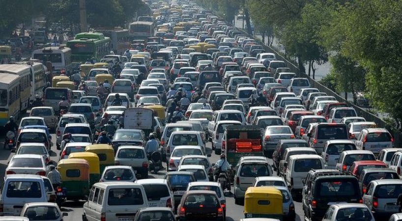सियाम के अनुसार यात्री कारों की बिक्री 5 फीसदी बढ़ी