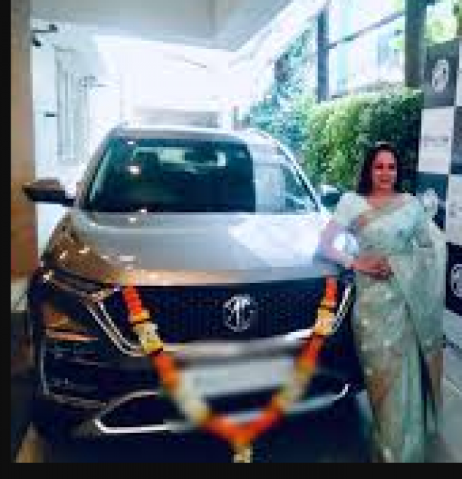 Dreamgirl Hema Malini purchased the country's first internet car