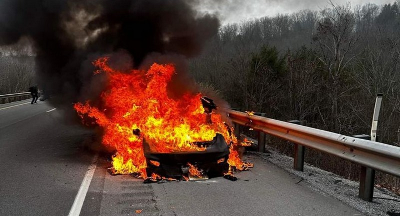 Tesla EV: Electric car caught fire, 1,36,000 liters of water was spent to extinguish it!