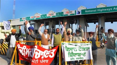 Toll plazas suffering loss of ₹1.8 crore per day due to farmers' protests