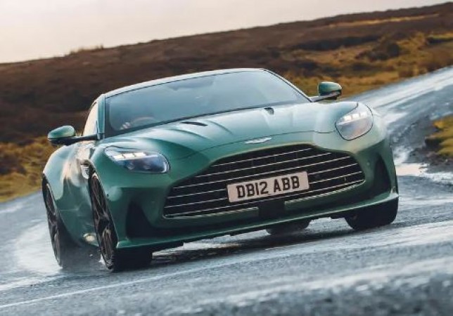 Aston Martin DB12 Review: देखें Aston Martin DB12 का रिव्यू, जबरदस्त परफॉर्मेंस के साथ दमदार लुक
