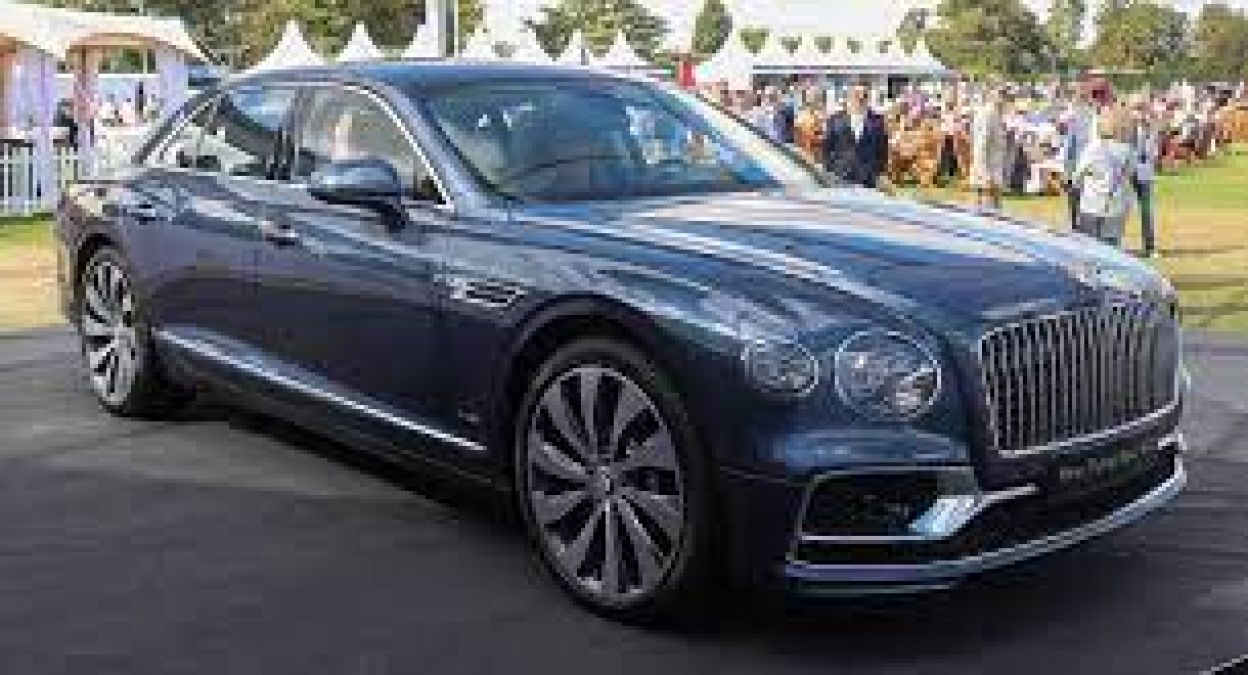 Bentley Flying Spur makes its first appearance in Europe