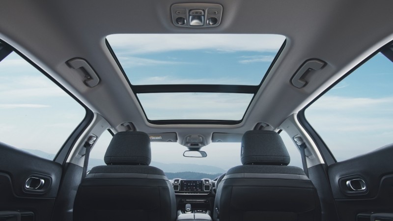 If you want to buy a car with sunroof, then these 5 best options are available in the market