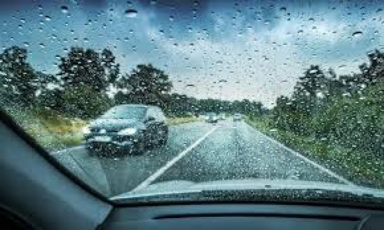 How to increase car driving visibility in rainy season? Follow these tips