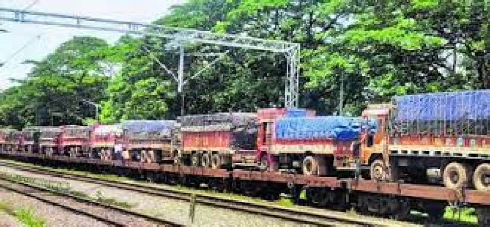 Do you know RO RO train? Trucks travel instead of people in this train