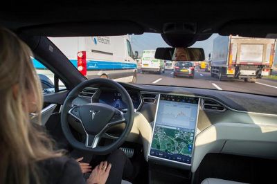 Tesla's adds these two safety features which will help drivers to be in their lane