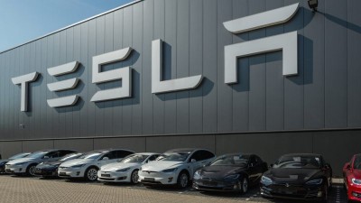 US to improve safety probe into nearly 159,000 Tesla vehicles