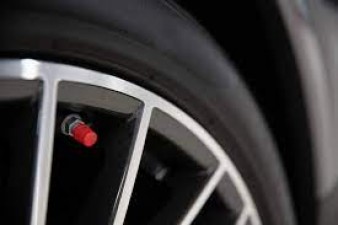 Know why nitrogen gas is good for car tyres, normal air causes damage to tires