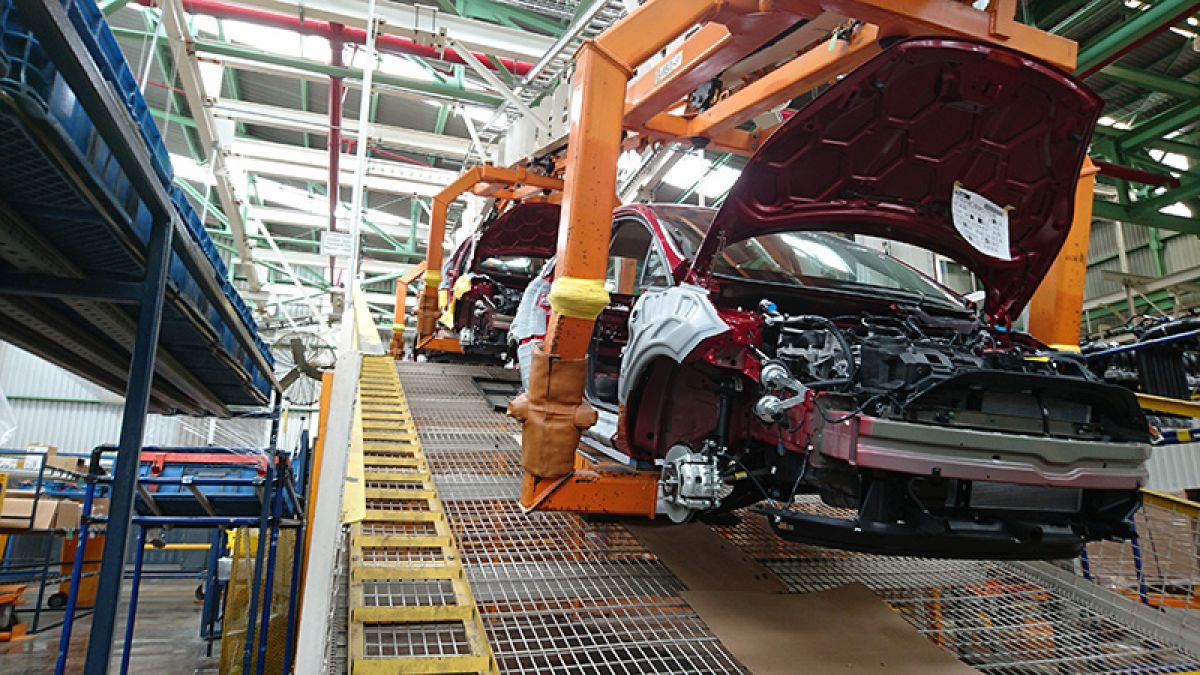 Ford to cut production in Meixco, reduce staff salaries, What's behind it?