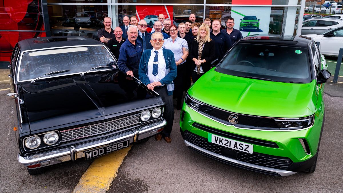 90 years old Mechanic, Bryan Webb, retires from car brand after 75 years on the job