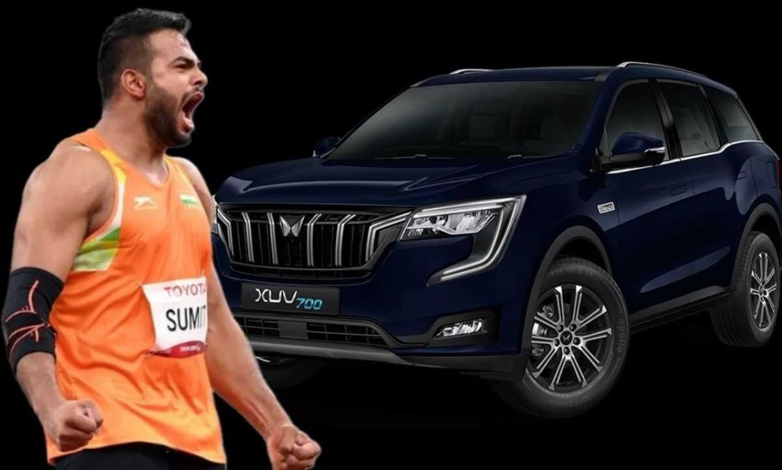 Mahindra delivers first XUV700 Javelin Gold Edition to Olympian Sumit Antil