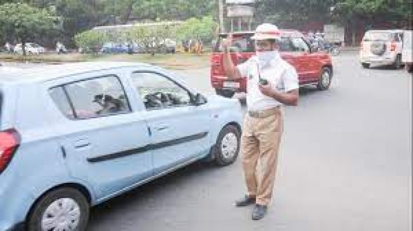 Seeing the traffic police while driving, sweating will not come now, here is the solution