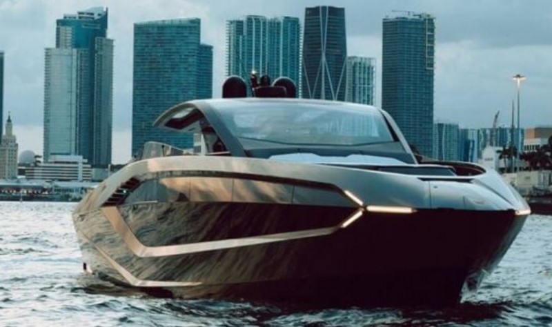 This superyacht has 4,000 horsepower and is inspired by Lamborghini