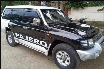 This Bollywood star's new SUV car is ready to be sold.......