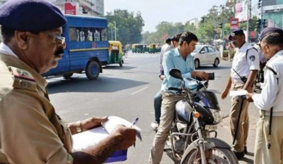 Traffic Police ने इस मंहगी बाइक का काटा चालान, ​जानिए चालक की आपबीती