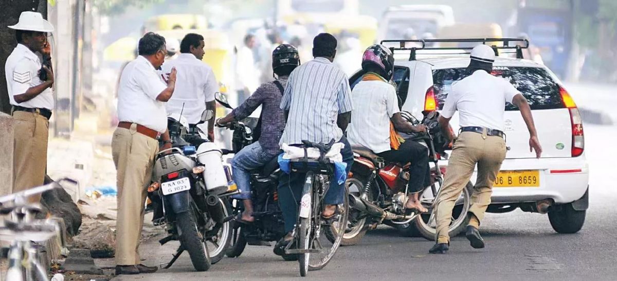 Traffic Police ने इस मंहगी बाइक का काटा चालान, ​जानिए चालक की आपबीती