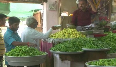 Inflation hits Kitchen, one lemon for Rs 10, green chillies cross 160/-