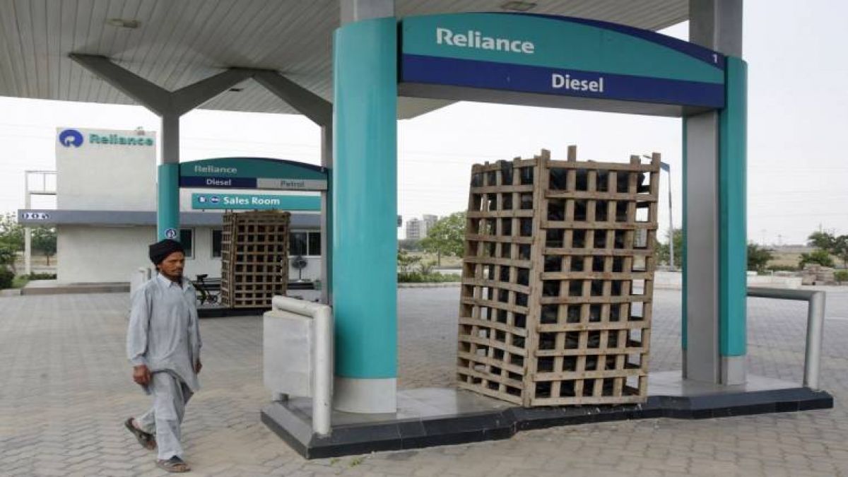 This company announced the opening of 5,500 petrol pumps in the country