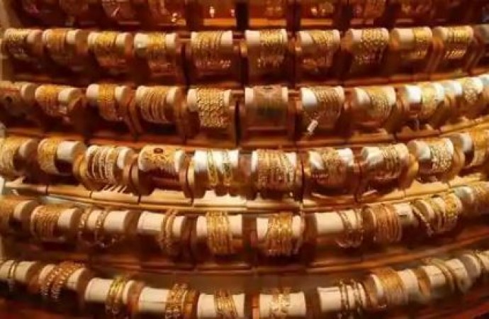 Gold price dropped by two thousand rupees this week