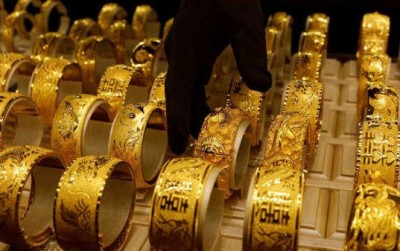 Gold premiums fall in India amid drop in prices