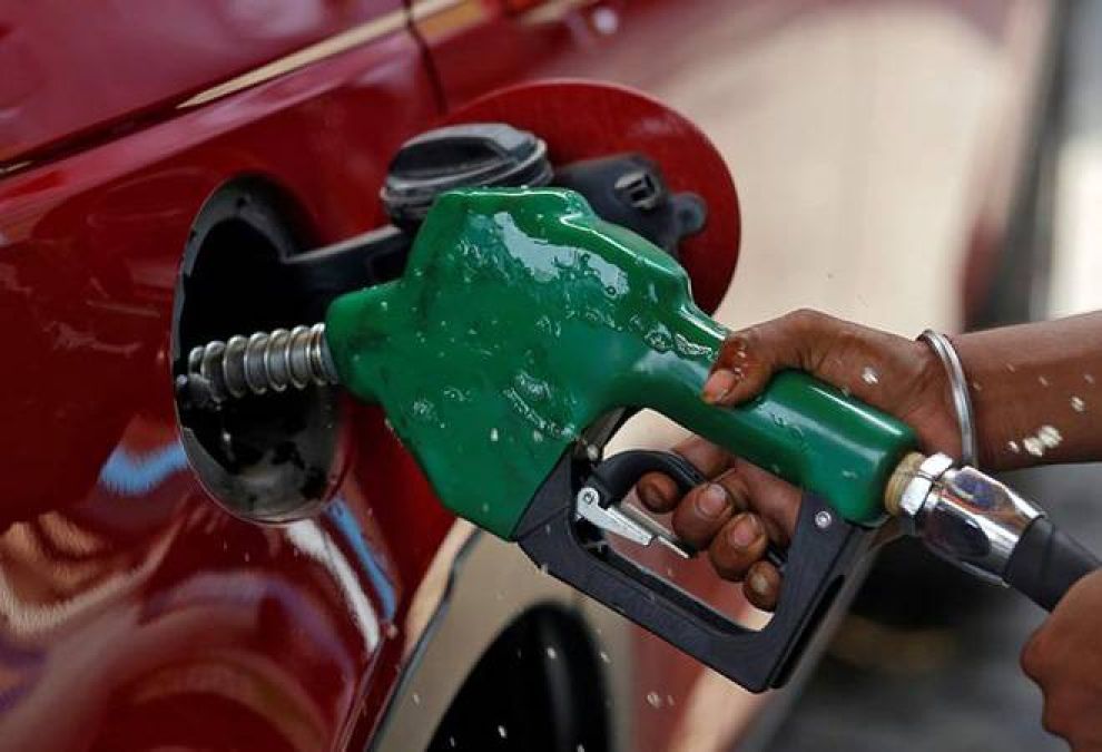 केंद्र सरकार नहीं घटाएगी पेट्रोल-डीजल पर टैक्स
