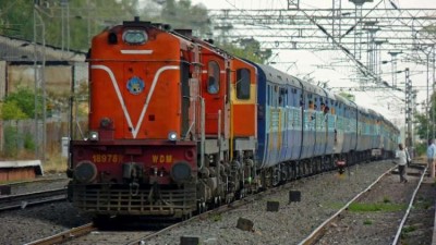 पीएम ने Kashi Mahakal Express को दिखाई हरी झंडी, ट्रेन का किराया, रूट और खास फीचर्स जानें