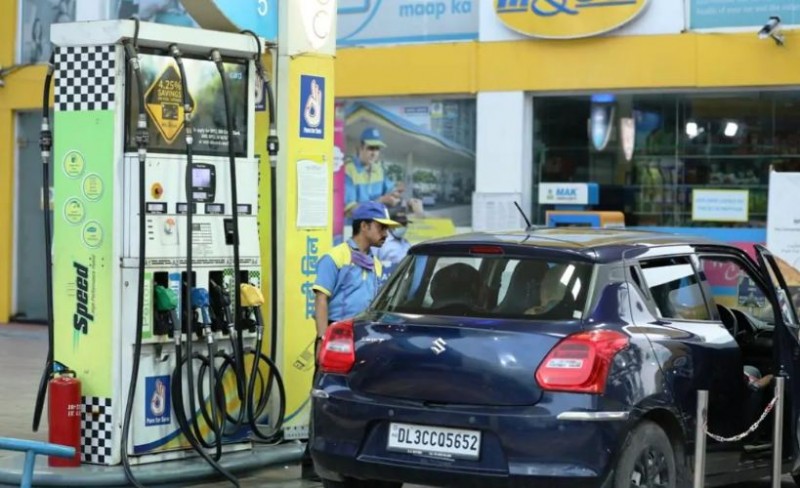कई शहरों में पेट्रोल की कीमतों ने लगाया शतक, दो दिन की शांति के बाद फिर बढ़े ईंधन के दाम