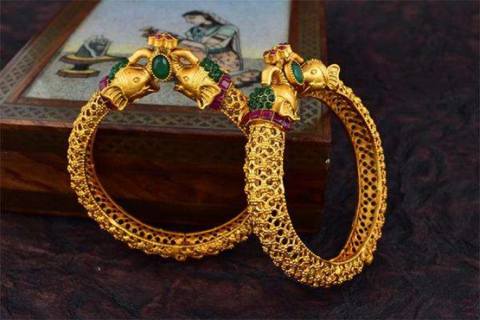 खुशखबरी: 800 रुपए सस्ता हुआ सोना, चांदी के दाम में भी आई जबरदस्त गिरावट
