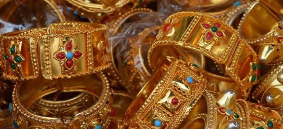Gold prices rise by Rs 430, demand for silver also increases