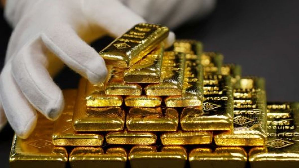 despite weakening Jewelry demand Gold  to shine in the market
