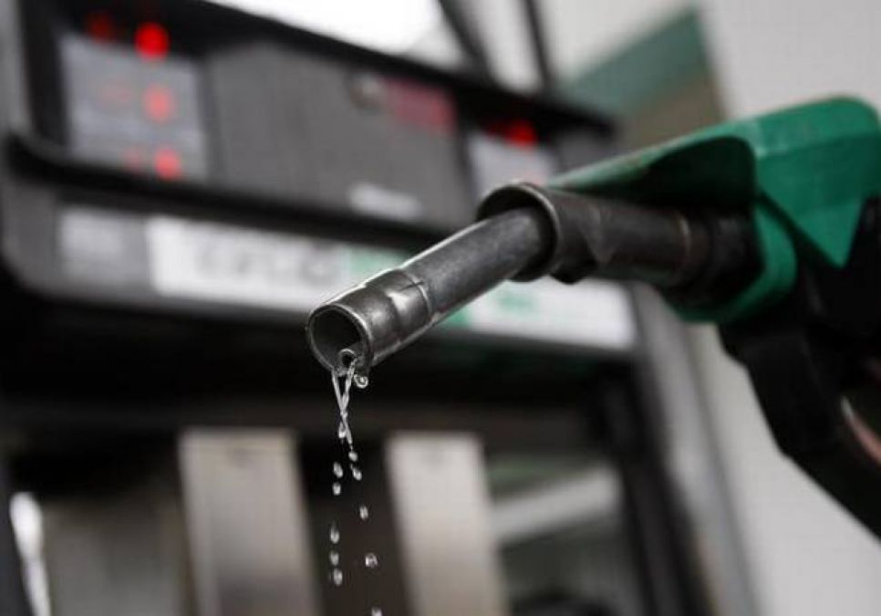 लगातार पांचवे दिन भी जारी है पेट्रोल-डीजल के दामों में गिरावट का सिलसिला