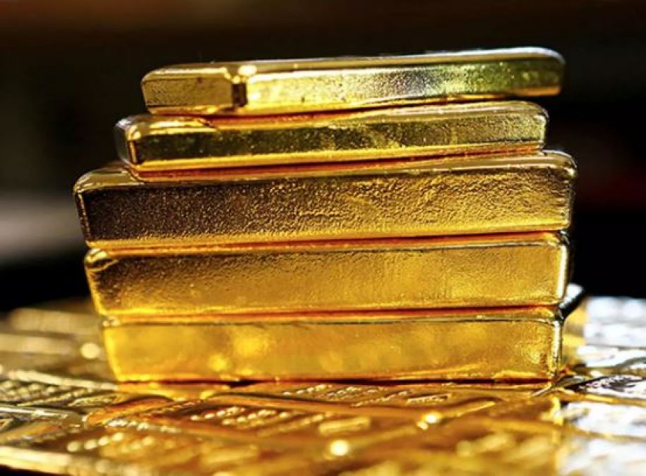 Gold rates make a jump whereas Silver rates fall!