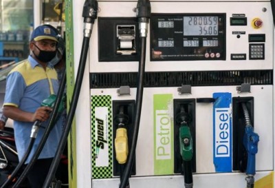 101 रुपए प्रति लीटर हुआ पेट्रोल, जानिए क्या है डीजल का भाव