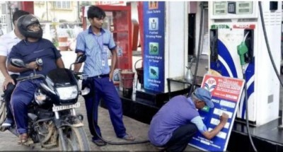 14 दिनों में साढ़े सात रुपए महगा हुआ पेट्रोल, डीजल की कीमत में भी भारी इजाफा