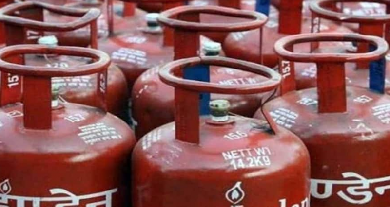 Inflation hit on the day of Rang Panchami, the price of LPG cylinder increased so much in one stroke
