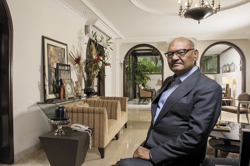 Businessman Anil Agarwal extends his hand to help Corona victims