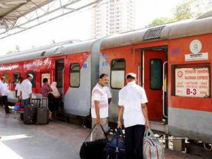 Trains like Rajdhani, Shatabdi and Duronto will become expensive, more fares from 3% to 9% will be given