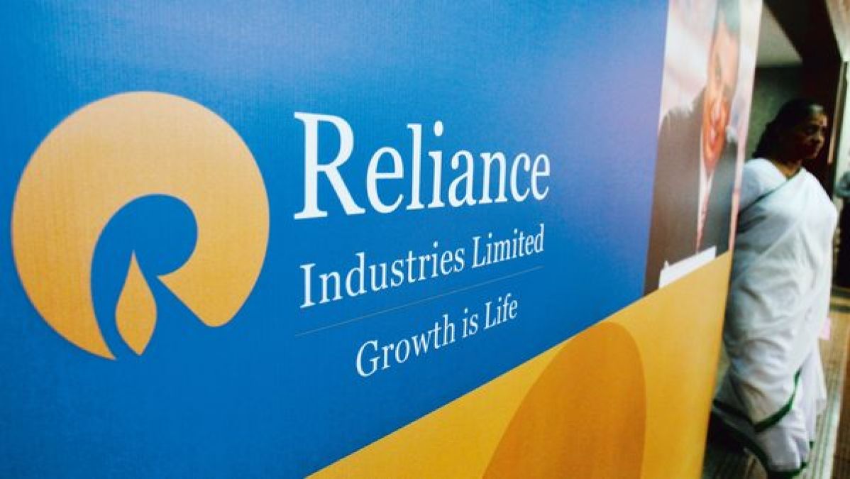 Reliance reaches at the top, TCS suffers heavy losses