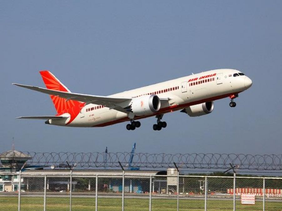 12 महीनो में 9800 बार एयर इंडिया ने भरी देरी से उड़ान, हुआ इतने करोडो का नुकसान