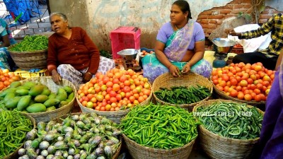 महाराष्ट्र में आसामान छू रहे सब्जियों के भाव, 100 रुपए किलो बैंगन