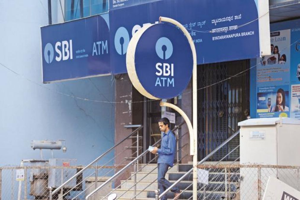 SBI ने करोड़ों ग्राहकों को दिया बड़ा झटका, फिक्स्ड डिपाजिट की ब्याज दरें घटाईं