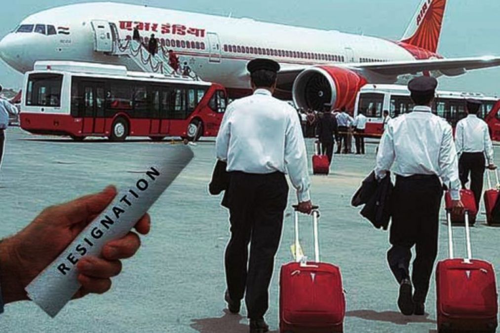 एयर इंडिया को बड़ा झटका, 120 पायलटों ने दिया एक साथ इस्तीफा