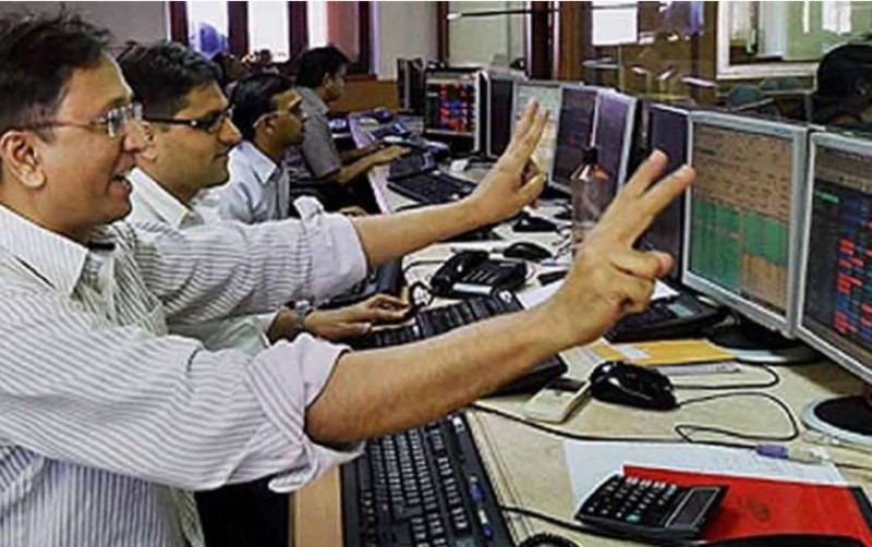 Stock market at historic high, Sensex crossed 57,700, investors gain Rs 1 lakh crore