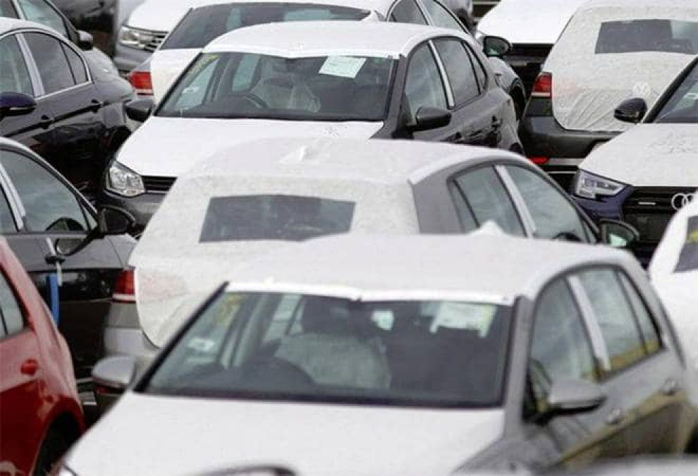 मंदी की मार से ऑटो सेक्टर हलकान, वाहनों की बिक्री में तेज गिरावट