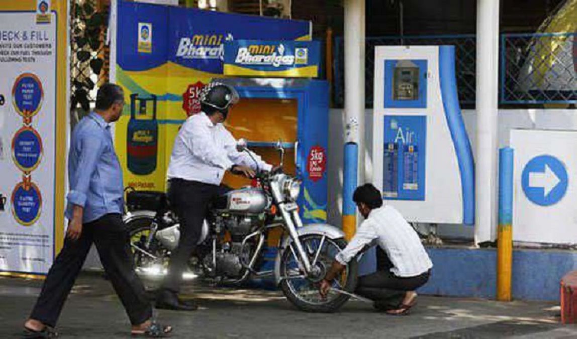 आम जनता को लगा बड़ा झटका, लगातार पांचवे दिन बढ़े पेट्रोल-डीजल के दाम